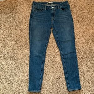 Women’s Levi’s 711 Skinny Size 32 (Size 12) Blue Jeans 👖